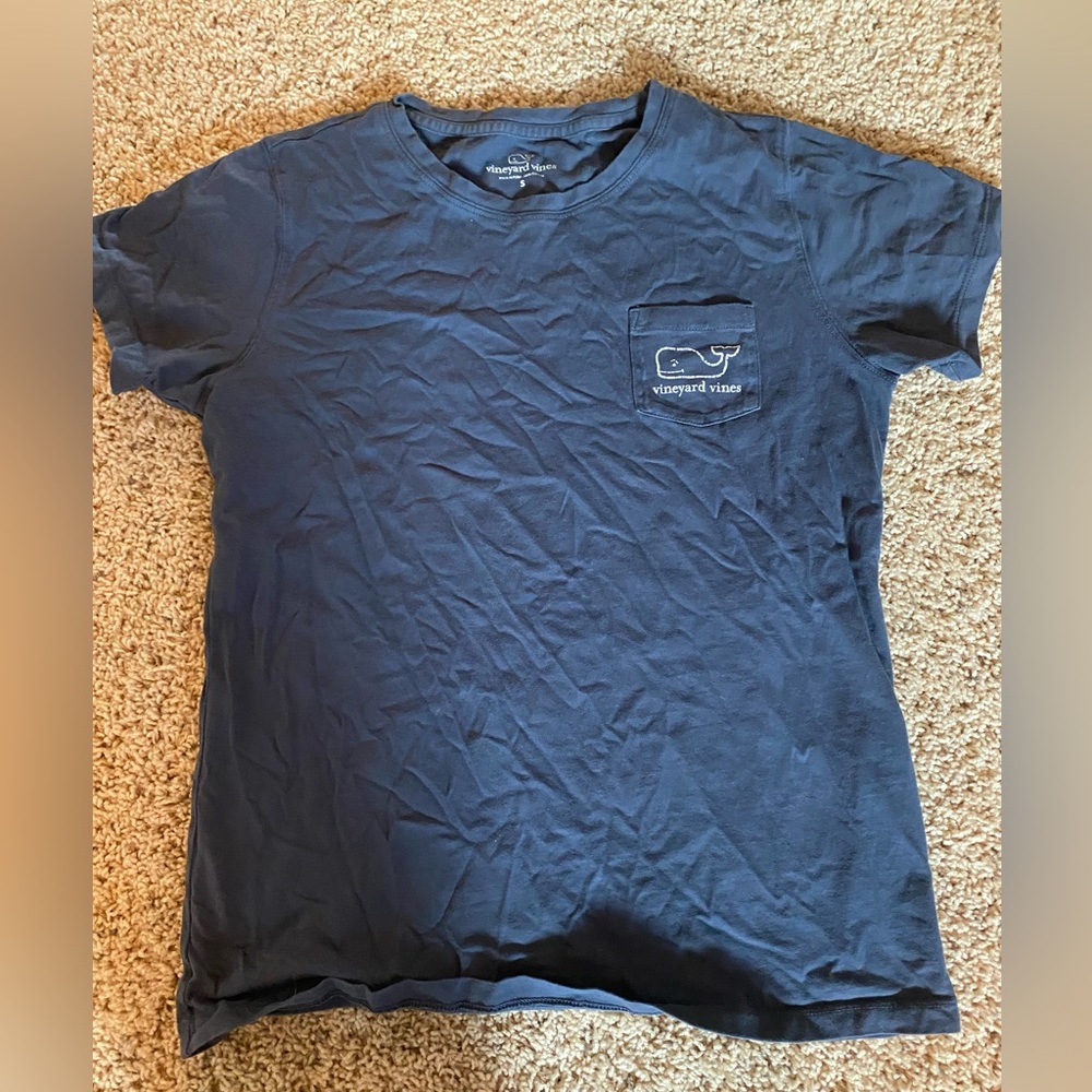 Navy and white Vineyard Vines t-shirt